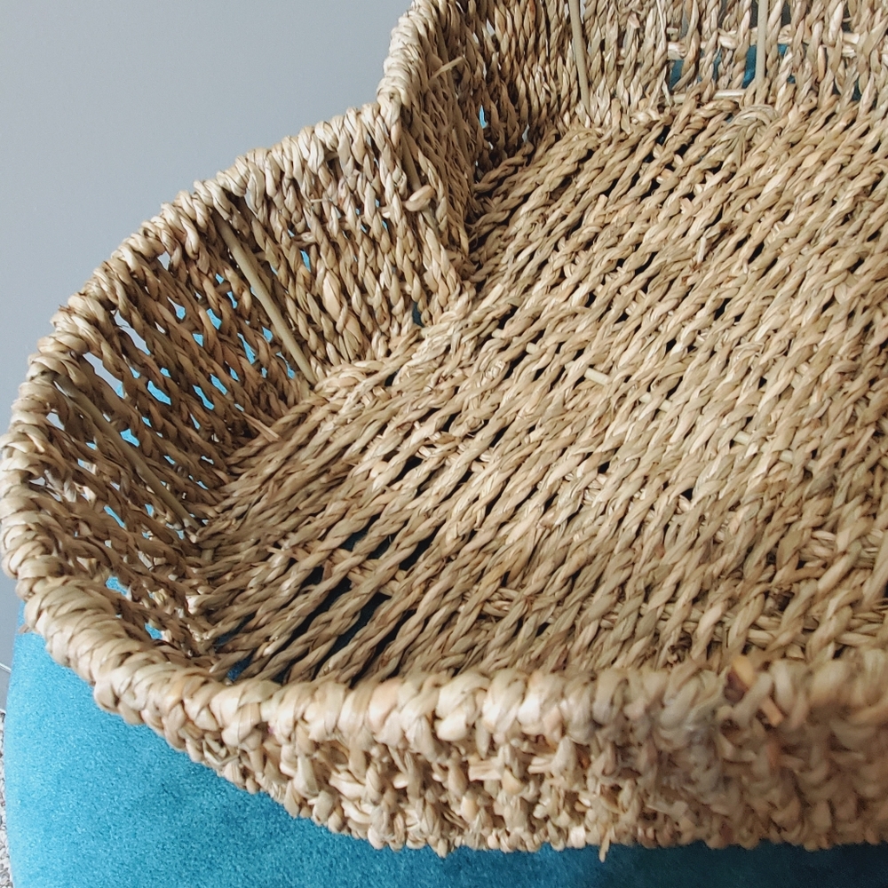 Heart Shaped Basket Hand Woven Seagrass Metal Decorative 11" X 11" X 3" - Picture 4 of 7